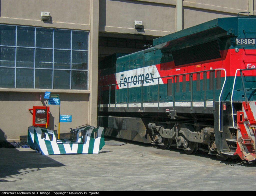 FXE Super 7 Locomotive being repaired